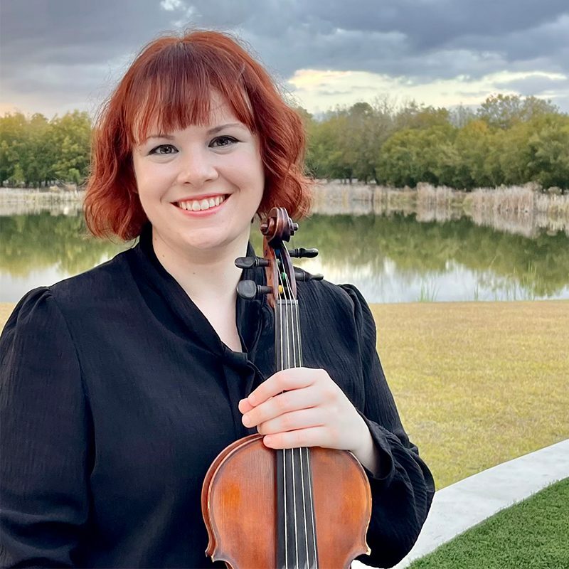 Violin_teacher_Hannah_Barrow